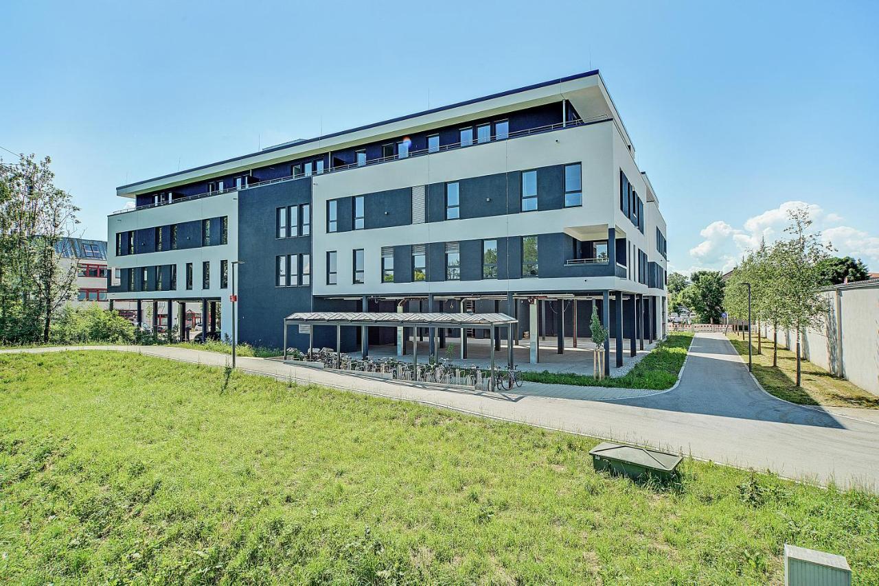 Bright: Rosenheim Aicherpark Exterior photo